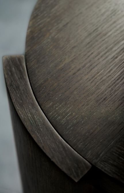 LINEA CHAIRSIDE TABLE - FLOOR MODEL